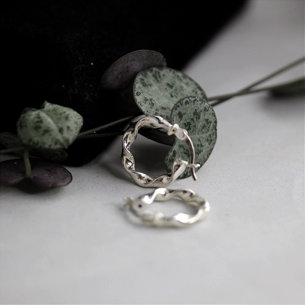 Modernist Twist Sterling Silver Hoop Earrings Sculptural Wavy Latch Back 925